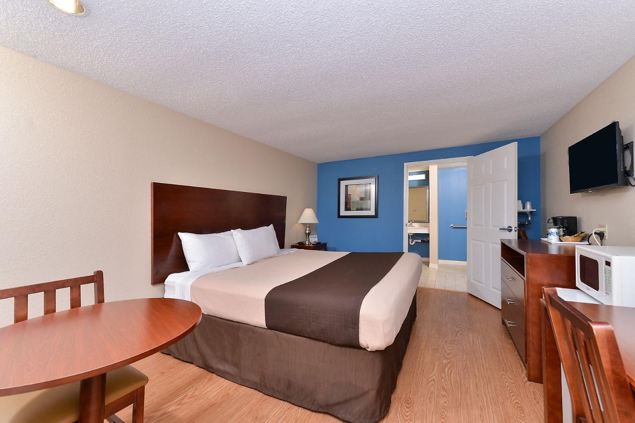 Americas Best Value Inn & Suites St Clairsville Wheeling St. Clairsville Екстер'єр фото