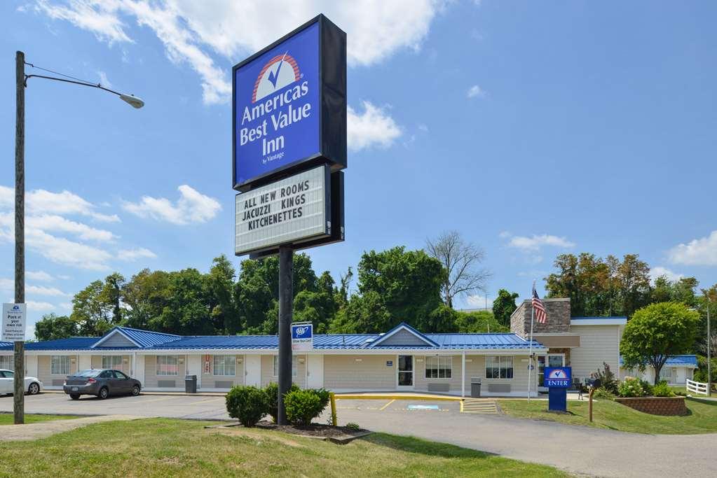 Americas Best Value Inn & Suites St Clairsville Wheeling St. Clairsville Екстер'єр фото