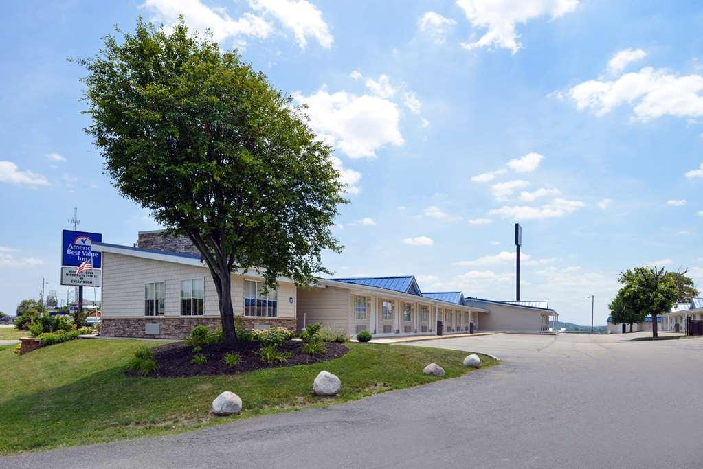 Americas Best Value Inn & Suites St Clairsville Wheeling St. Clairsville Екстер'єр фото