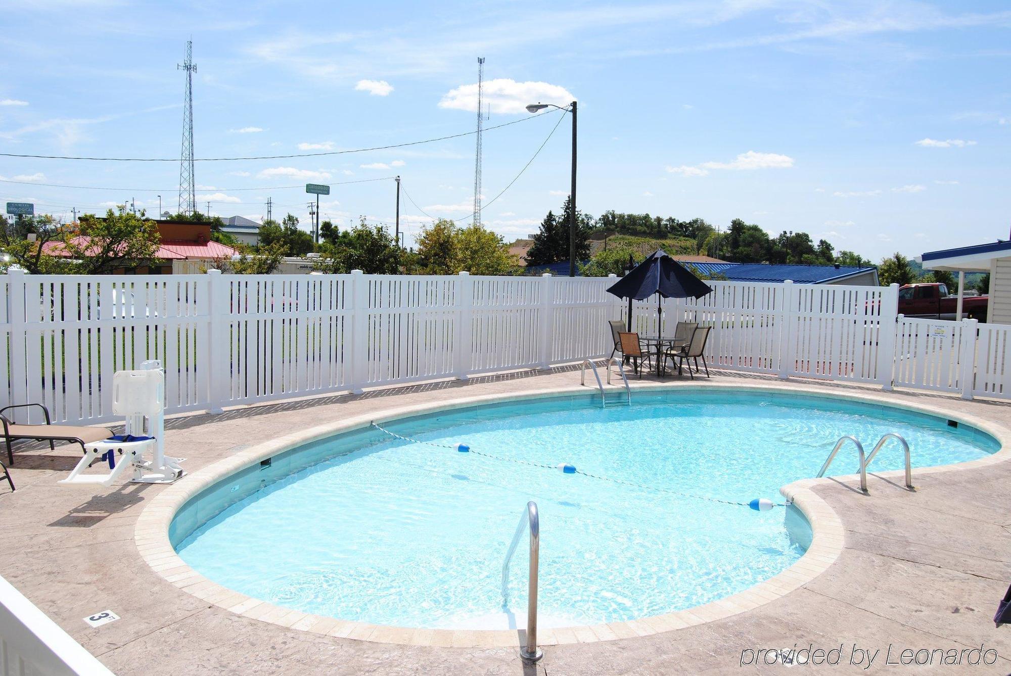 Americas Best Value Inn & Suites St Clairsville Wheeling St. Clairsville Екстер'єр фото