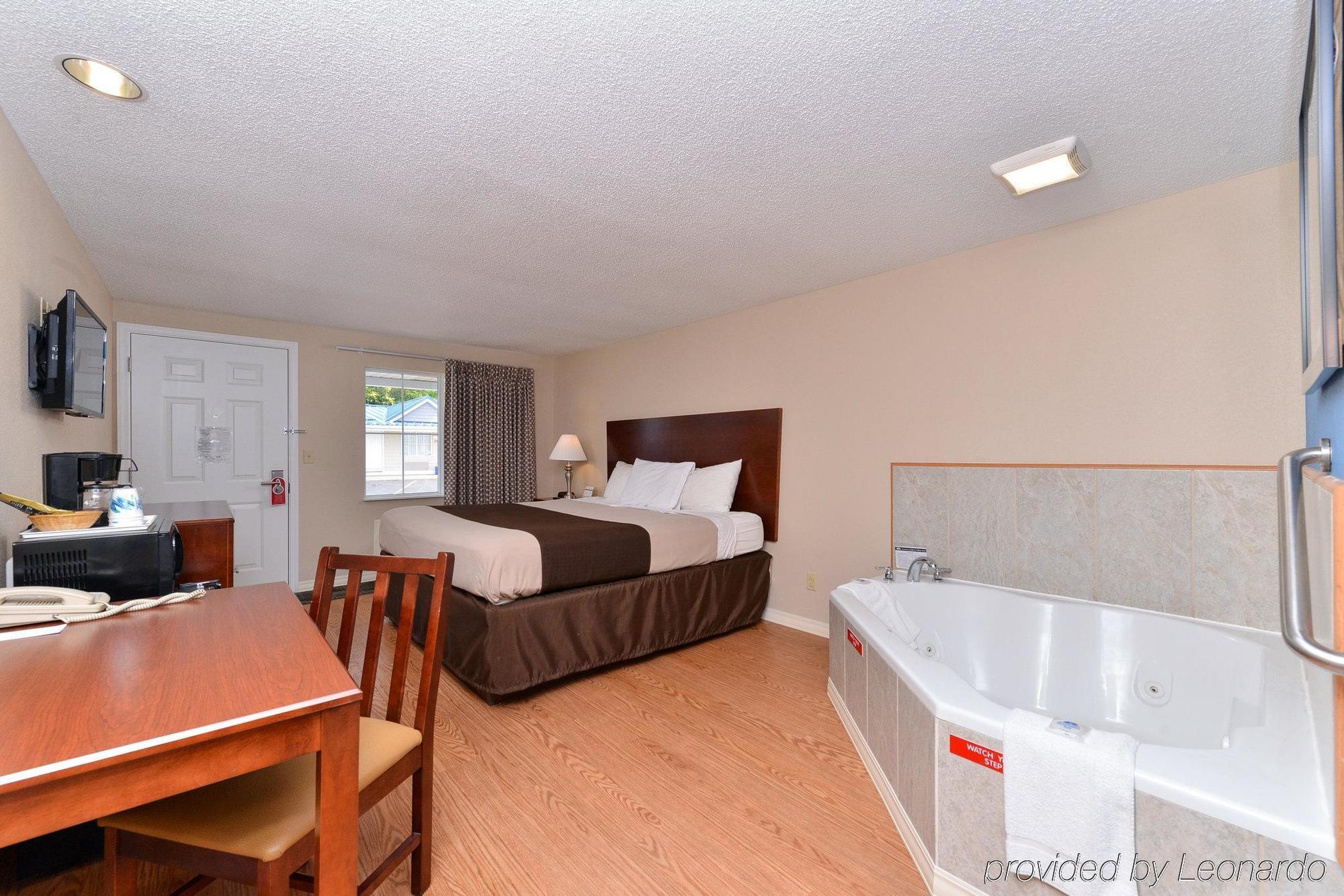 Americas Best Value Inn & Suites St Clairsville Wheeling St. Clairsville Екстер'єр фото