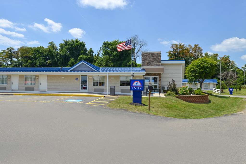 Americas Best Value Inn & Suites St Clairsville Wheeling St. Clairsville Екстер'єр фото
