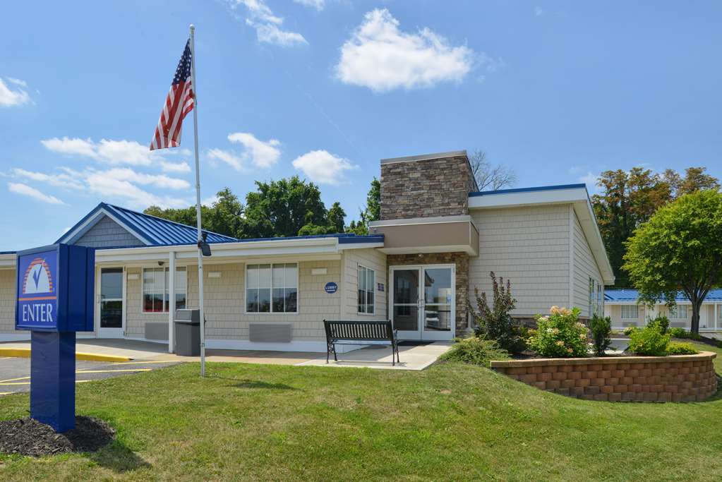 Americas Best Value Inn & Suites St Clairsville Wheeling St. Clairsville Екстер'єр фото