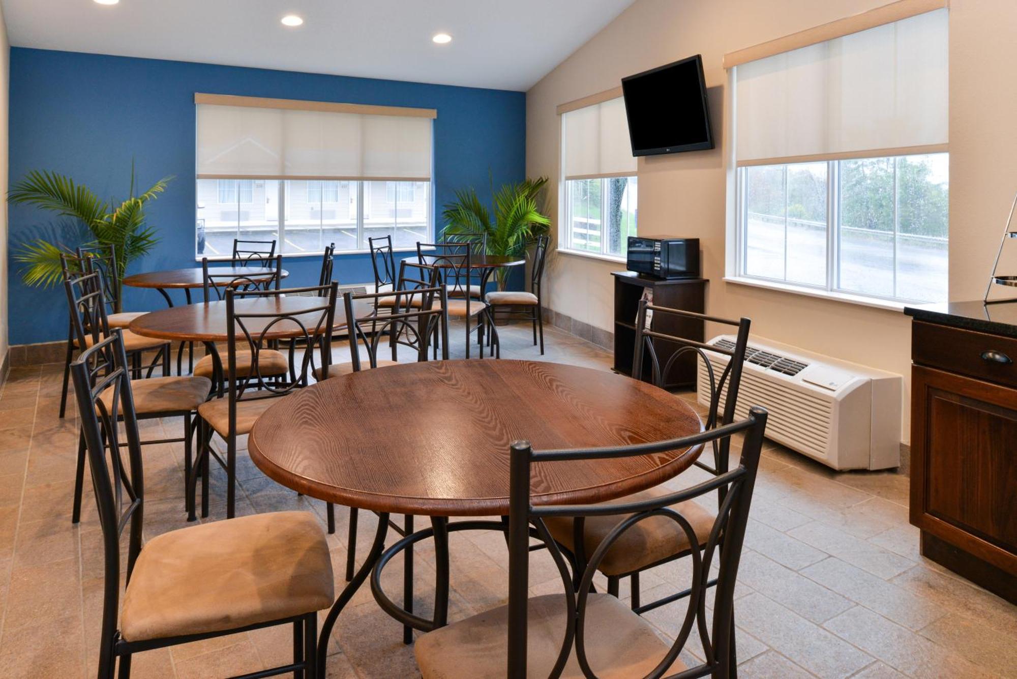 Americas Best Value Inn & Suites St Clairsville Wheeling St. Clairsville Екстер'єр фото