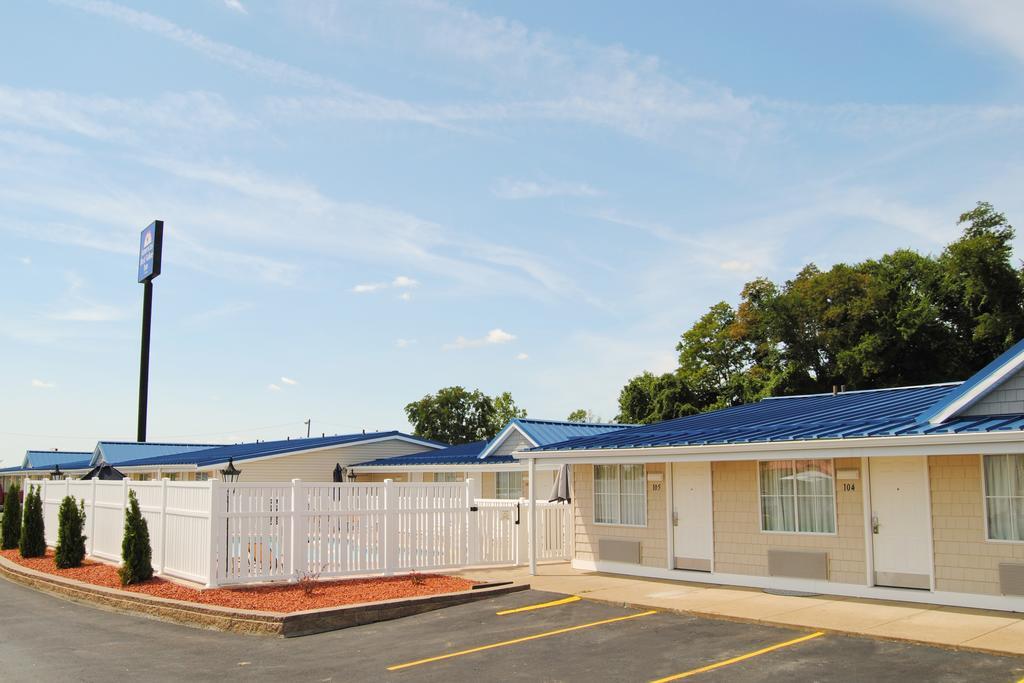 Americas Best Value Inn & Suites St Clairsville Wheeling St. Clairsville Екстер'єр фото