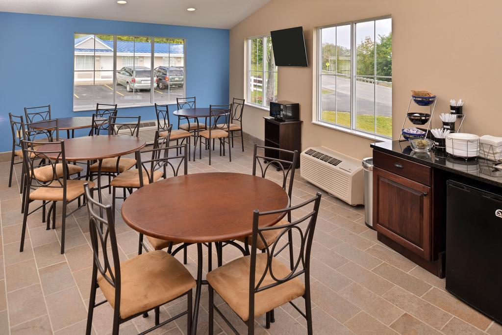 Americas Best Value Inn & Suites St Clairsville Wheeling St. Clairsville Екстер'єр фото