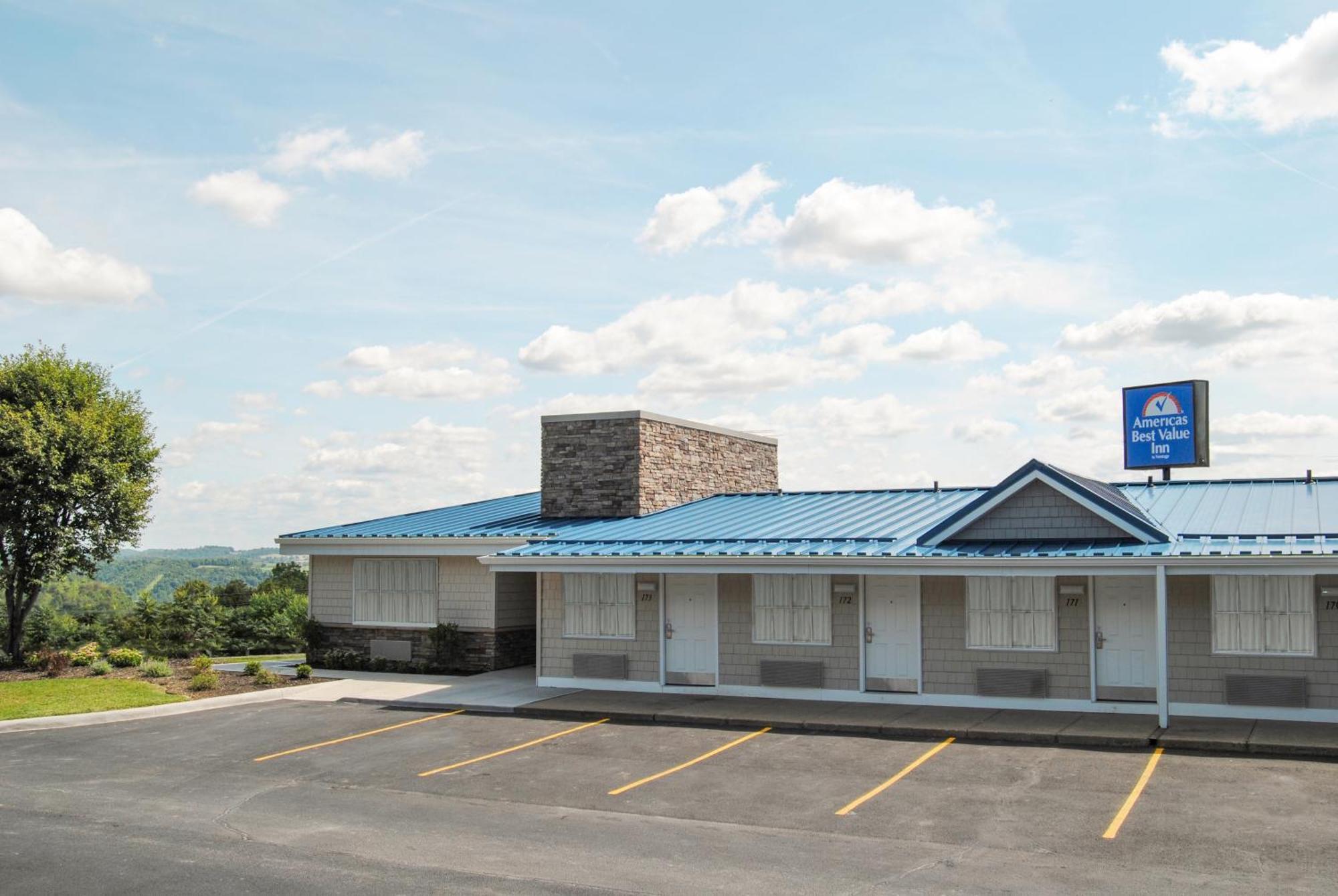 Americas Best Value Inn & Suites St Clairsville Wheeling St. Clairsville Екстер'єр фото