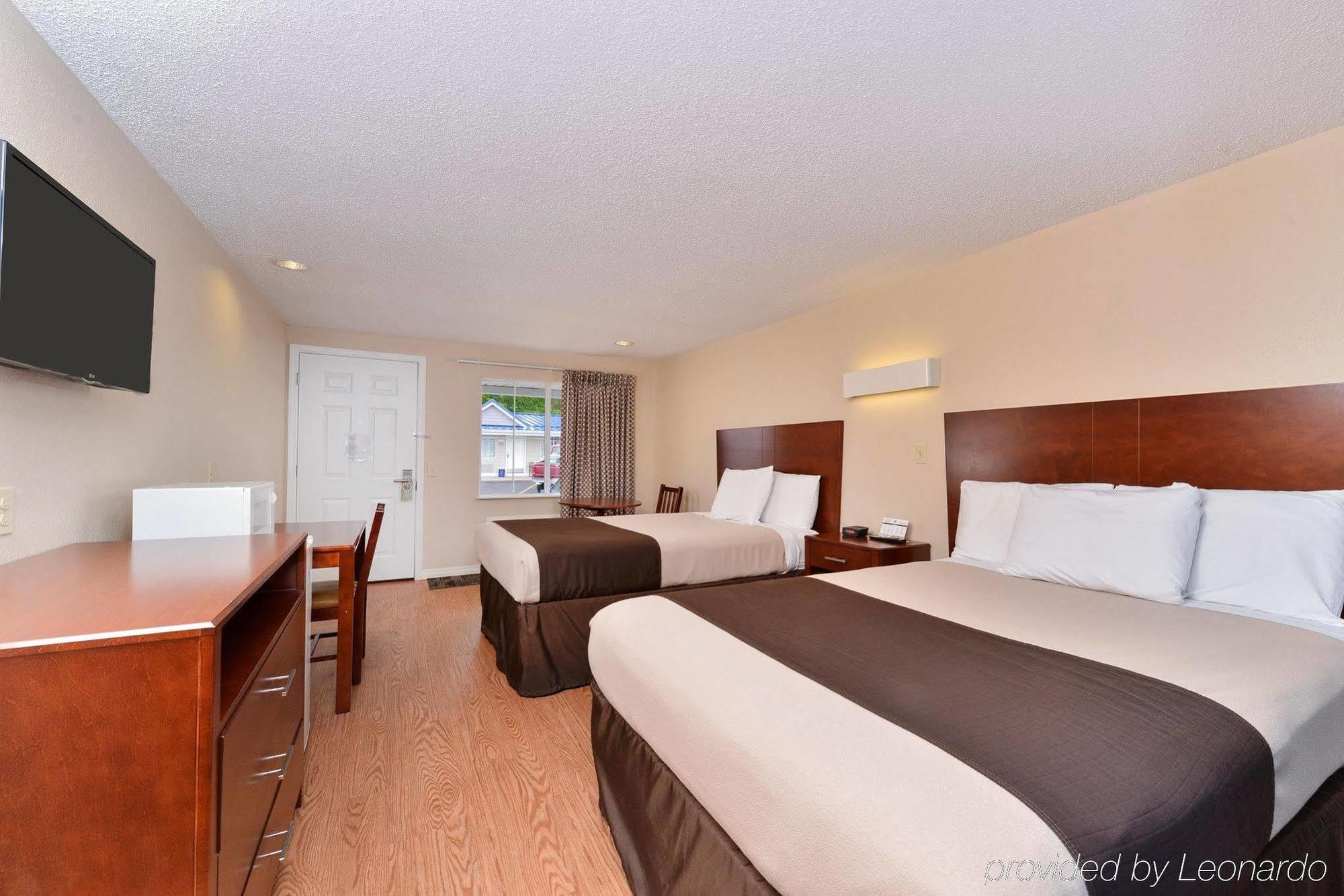 Americas Best Value Inn & Suites St Clairsville Wheeling St. Clairsville Екстер'єр фото