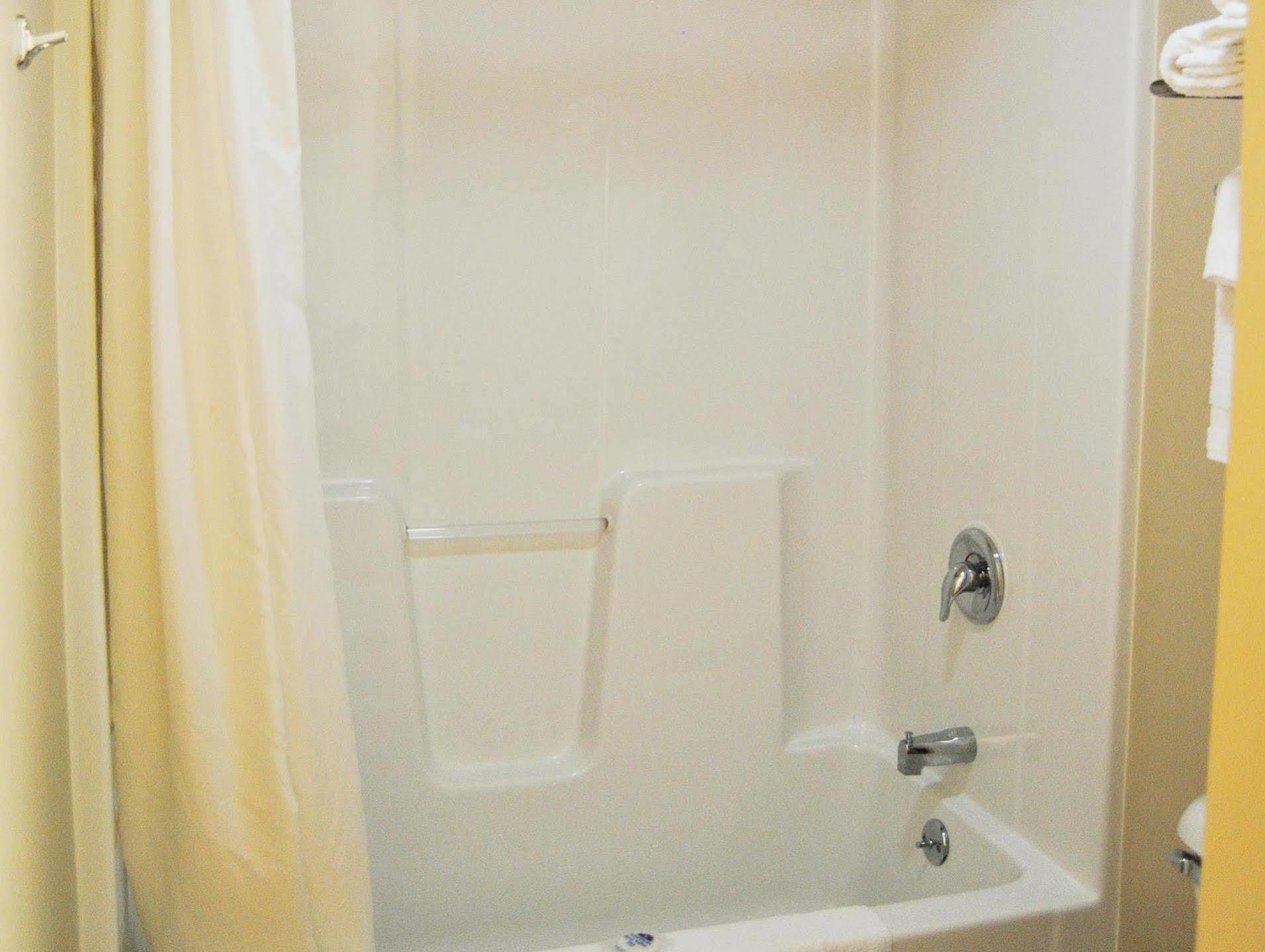 Americas Best Value Inn & Suites St Clairsville Wheeling St. Clairsville Екстер'єр фото